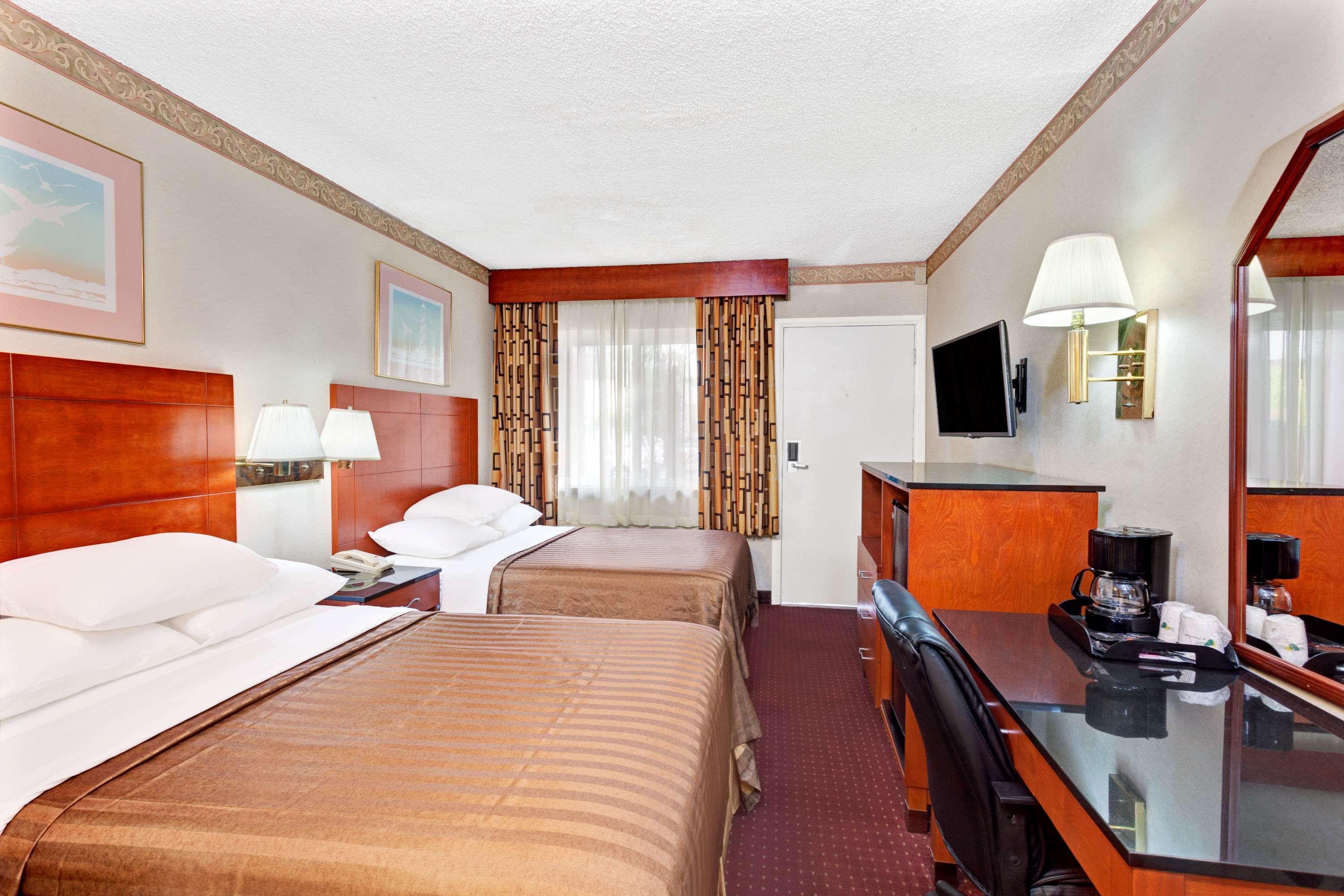 Travelodge By Wyndham Burbank-Glendale Exterior photo