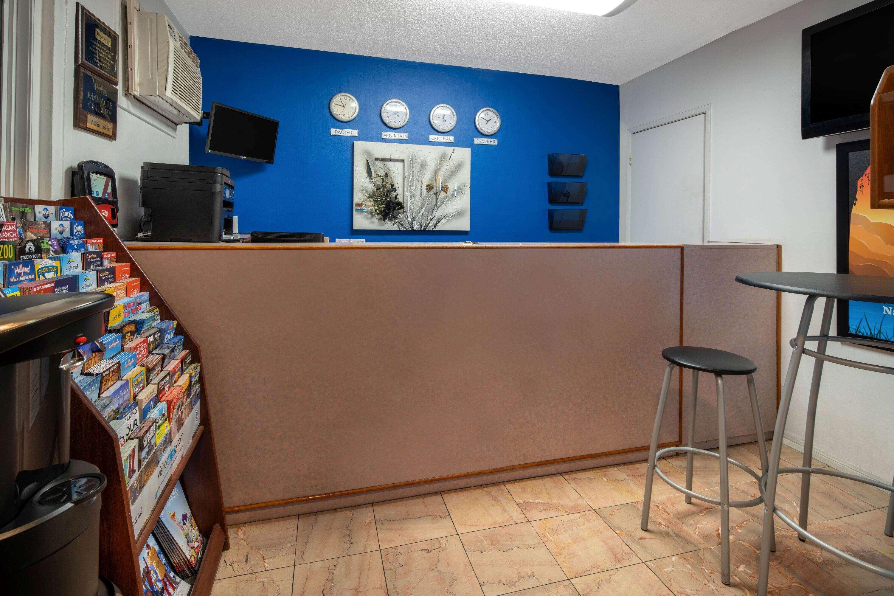 Travelodge By Wyndham Burbank-Glendale Exterior photo
