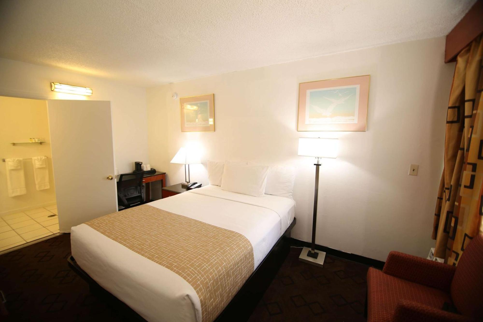 Travelodge By Wyndham Burbank-Glendale Exterior photo