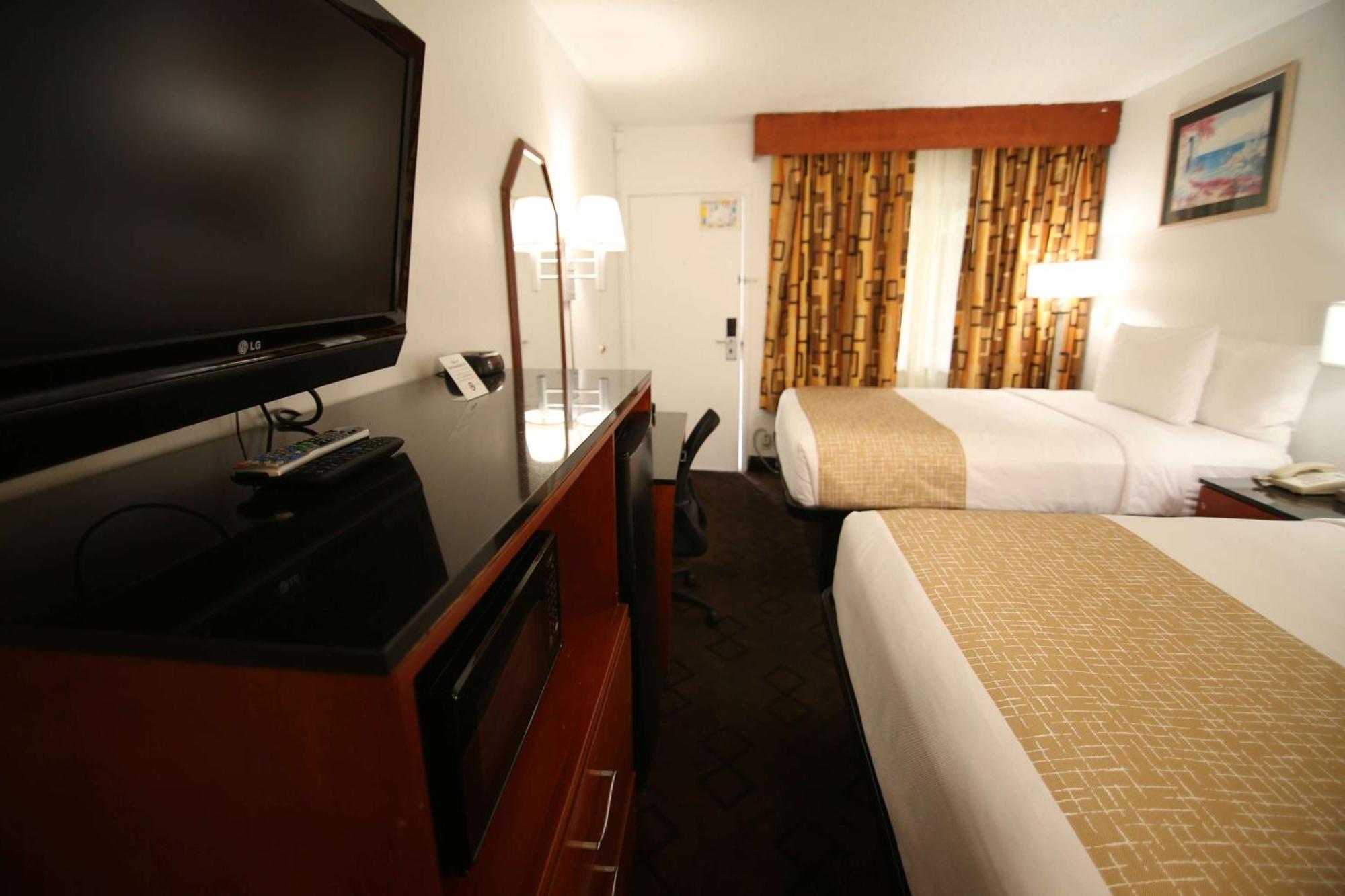 Travelodge By Wyndham Burbank-Glendale Exterior photo