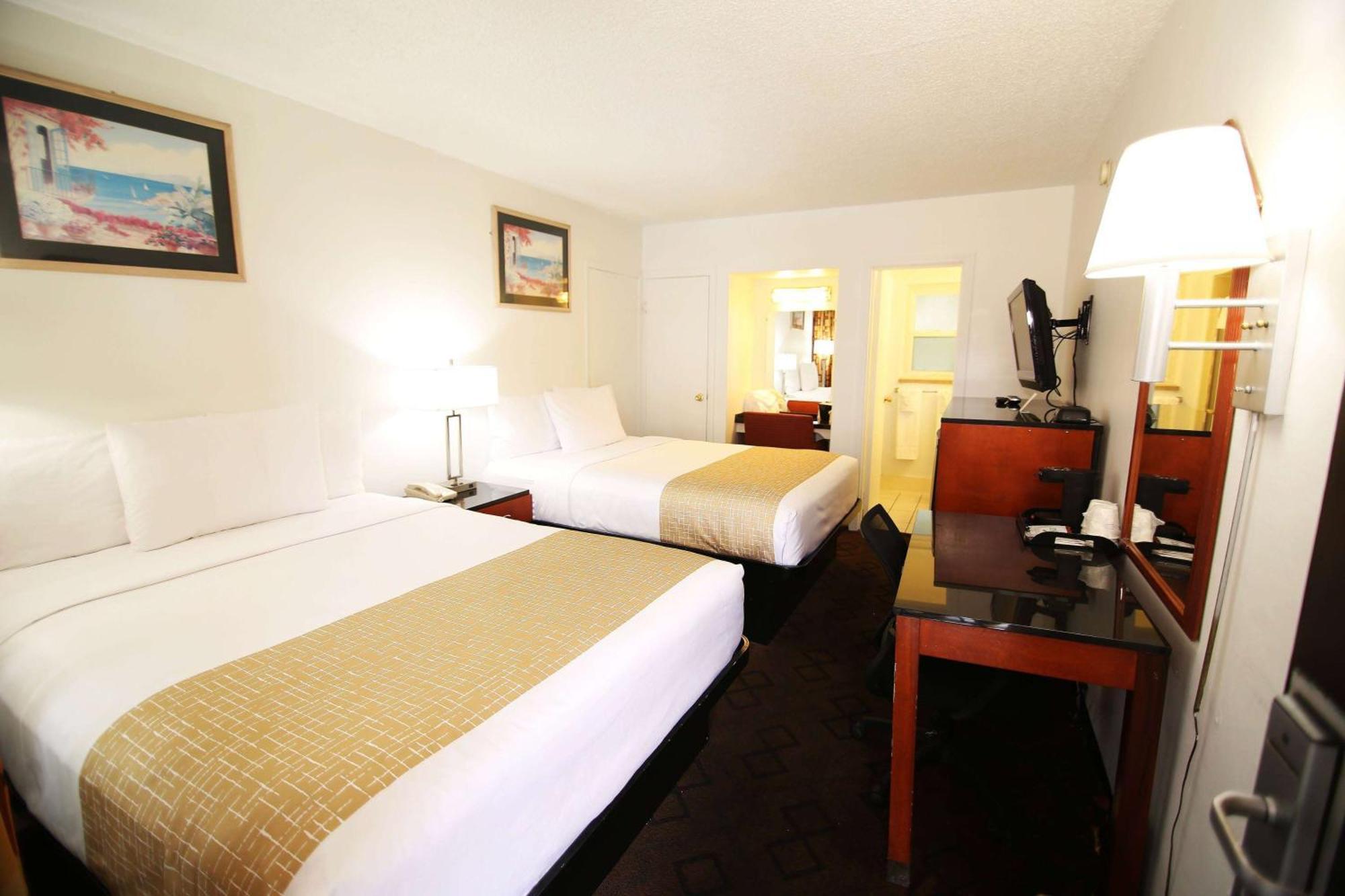 Travelodge By Wyndham Burbank-Glendale Exterior photo