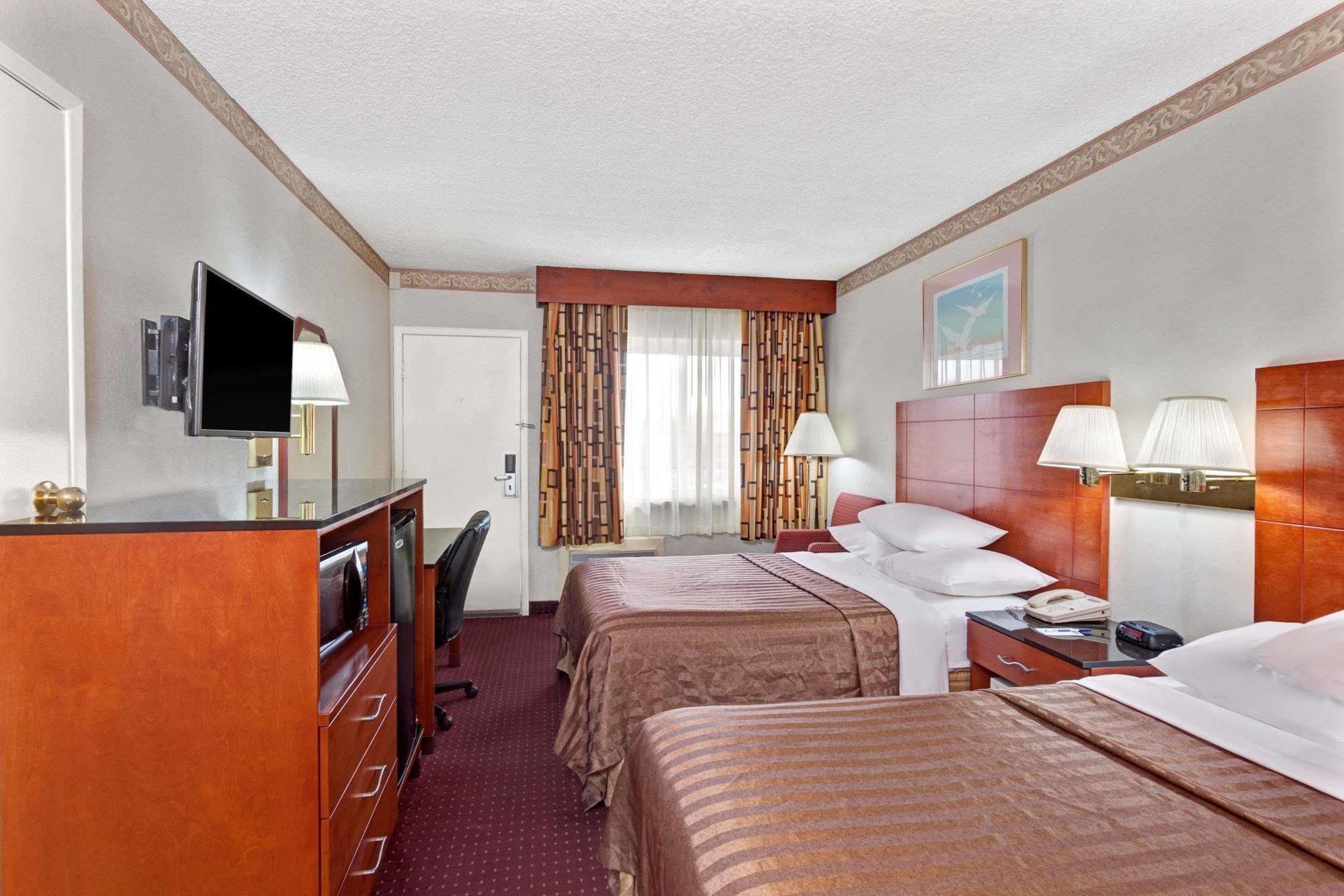 Travelodge By Wyndham Burbank-Glendale Exterior photo